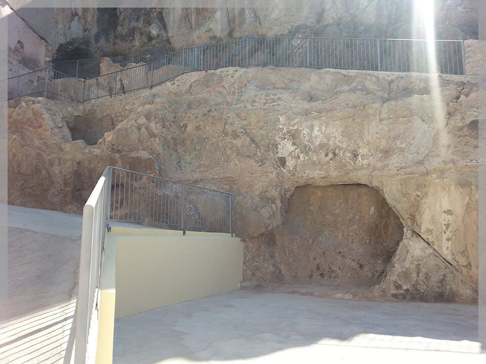 Barandillas de seguridad en la plaza Estopiñan.